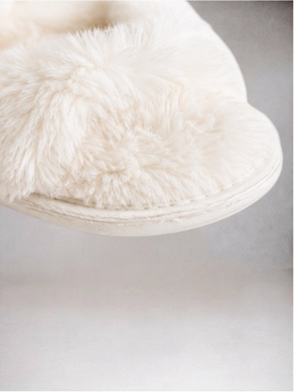 Rachel Rachel Roy Faux-Fur Crossband Slippers – Women’s Size M (7–8) - Picture 3 of 7